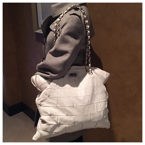 CHANEL IGLOO WHITE DRAWSTRING TOTE BAG - Picture 8 of 8